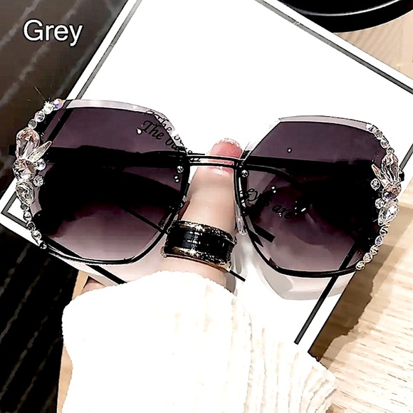 Dark grey tinted crystal rhinestone sunglasses - Picture 7 of 8